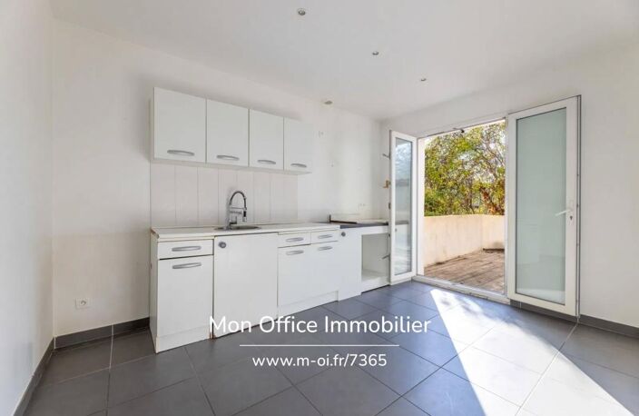 Référence : 7365-ASI. - Peypin - Beau duplex T4 avec jardin — photo 4