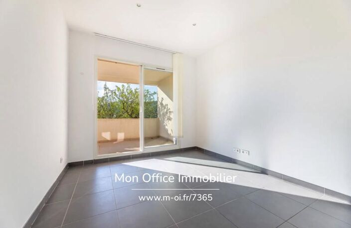 Référence : 7365-ASI. - Peypin - Beau duplex T4 avec jardin — photo 5