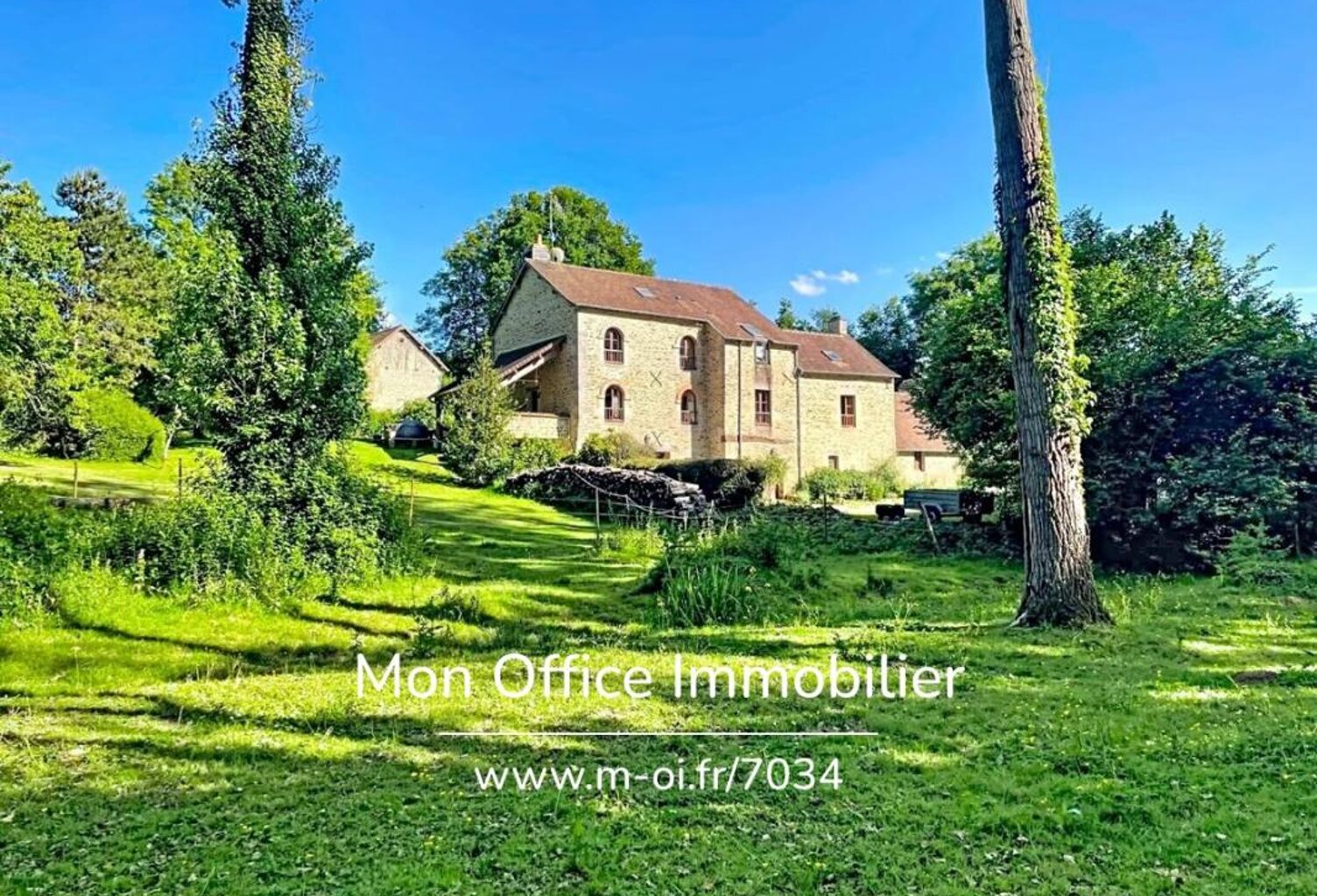 Référence : 7038-LES. - MOULIN EN PIERRE DE CHARME À VENDRE À CUISSAI — photo 1