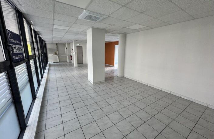 Bourran - Local commercial; 1er - LOCATION LOCAL COMERCIAL RODEZ — photo 2