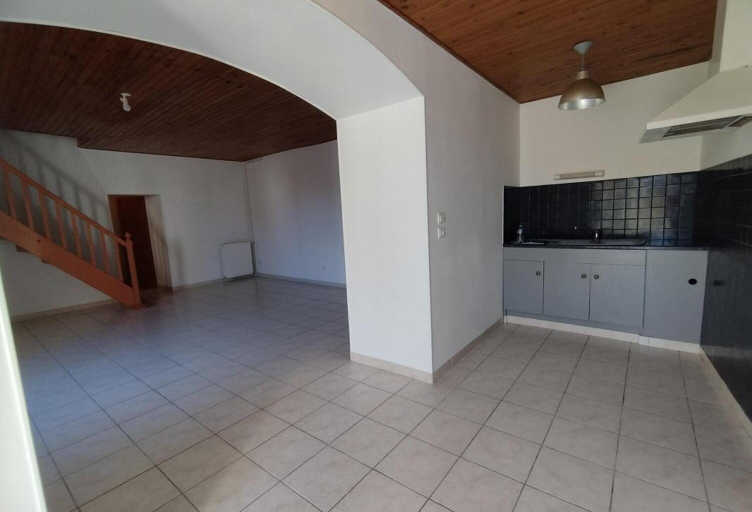Charente, LA TACHE à 12 mn Chasseneuil sur Bonnieure Maison 81 m² cour, jardin et grange — photo 1