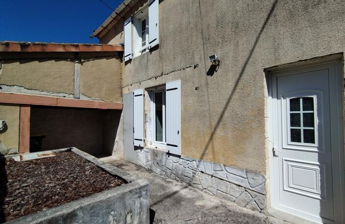 Charente, LA TACHE à 12 mn Chasseneuil sur Bonnieure Maison 81 m² cour, jardin et grange — photo 2