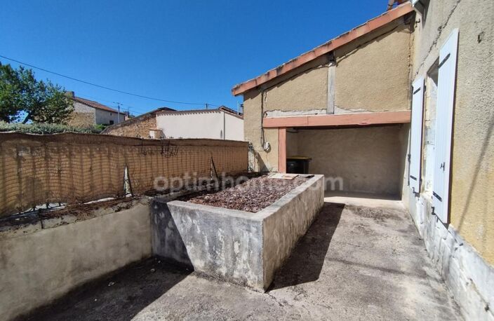 Charente, LA TACHE à 12 mn Chasseneuil sur Bonnieure Maison 81 m² cour, jardin et grange — photo 3