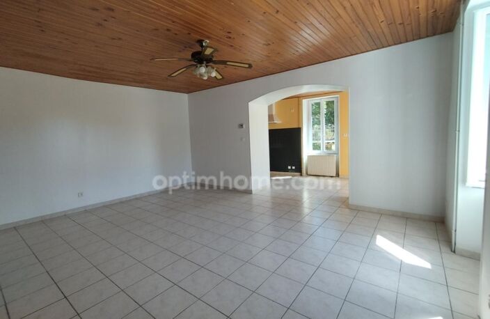 Charente, LA TACHE à 12 mn Chasseneuil sur Bonnieure Maison 81 m² cour, jardin et grange — photo 5