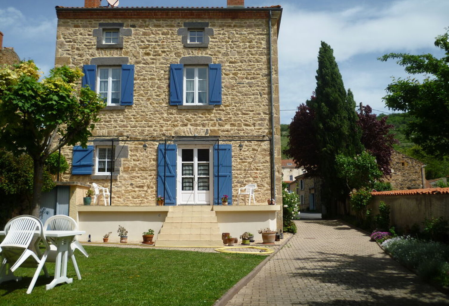 Maison de 9 pièces , 200 m² , avec dépendance ,terrain clos — photo 1