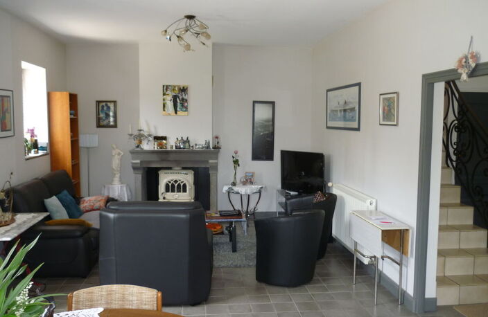 Maison de 9 pièces , 200 m² , avec dépendance ,terrain clos — photo 4