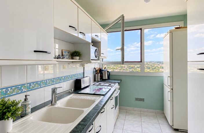 APPARTEMENT T3 - LE PECQ (78230) - BALCON - PARKING - CAVE - PROCHE COMMERCES ET ECOLES - VUE DÉGAGÉE — photo 4