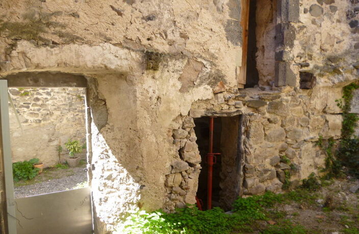 BATIMENT ATYPIQUE A RESTAURER DANS UN FORT VILLAGEOIS — photo 4