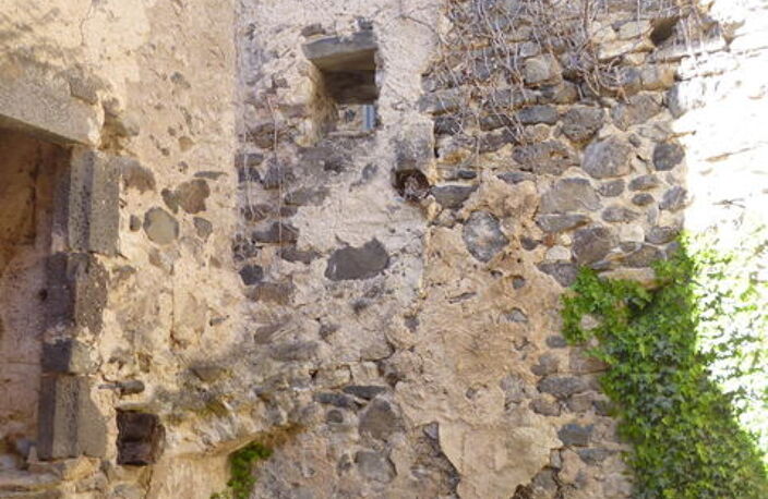 BATIMENT ATYPIQUE A RESTAURER DANS UN FORT VILLAGEOIS — photo 5