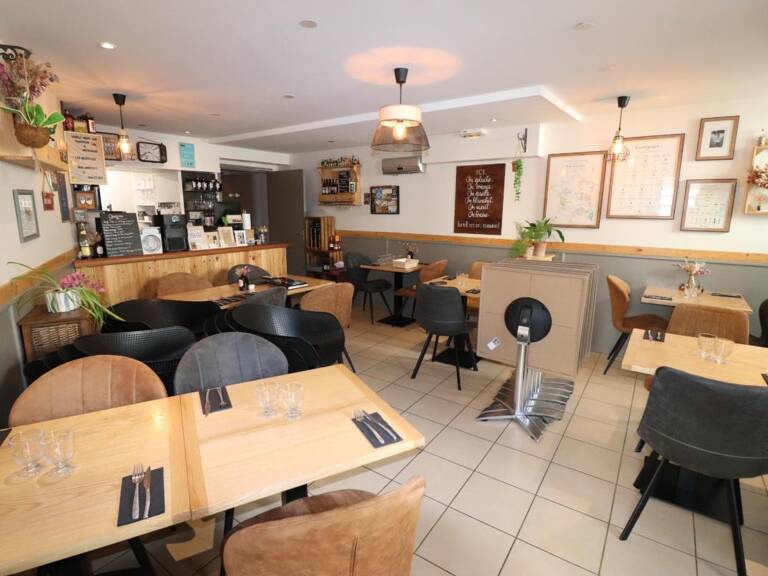 A VENDRE SUPERBE RESTAURANT AU COEUR DE ROCHEFORT (17) — photo 1