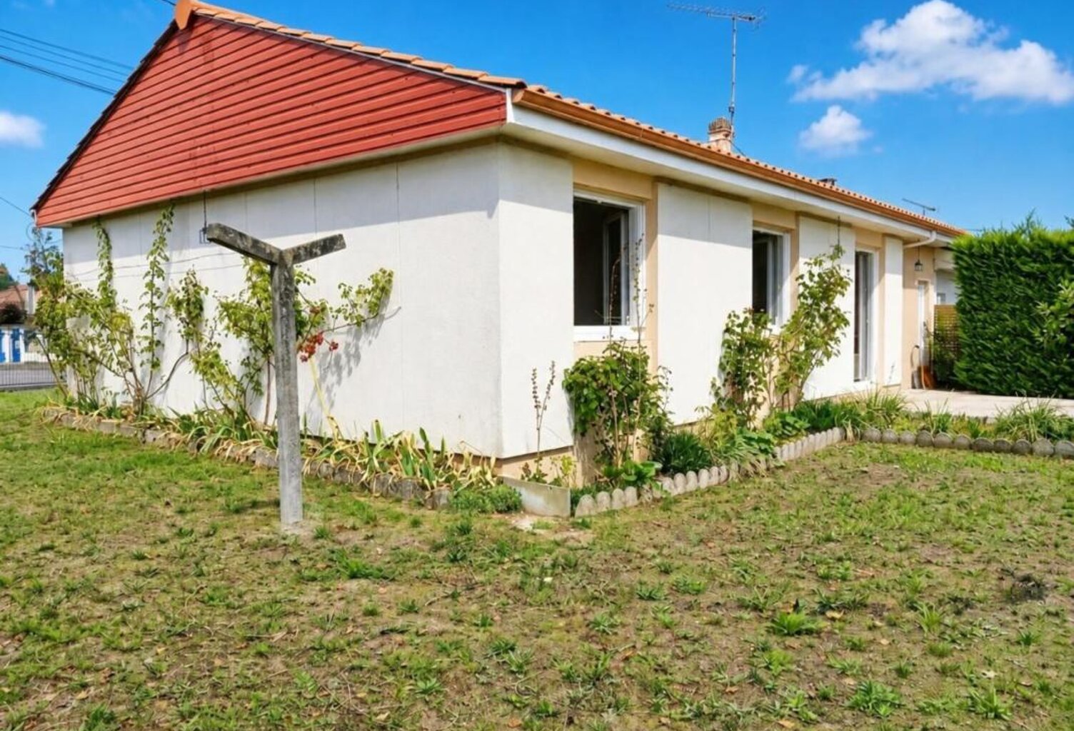 GUITRES (33230) – Maison de plain-pied de 61 m² au calme, avec garage et jardin — photo 1