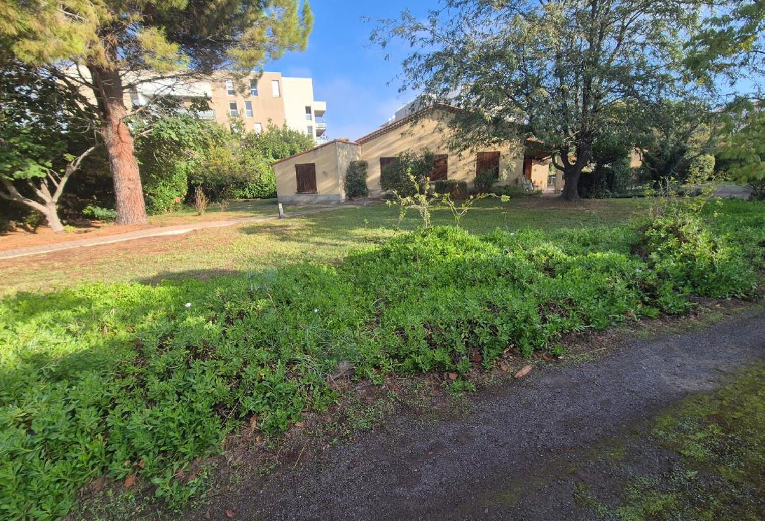 MAISON MEUBLÉE DE PLAIN-PIED – 4 CHAMBRES – GRAND TERRAIN — photo 1
