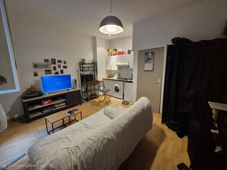 À LOUER – STUDIO MEUBLÉ EN PLEIN CENTRE-VILLE DE SALON-DE-PROVENCE — photo 1