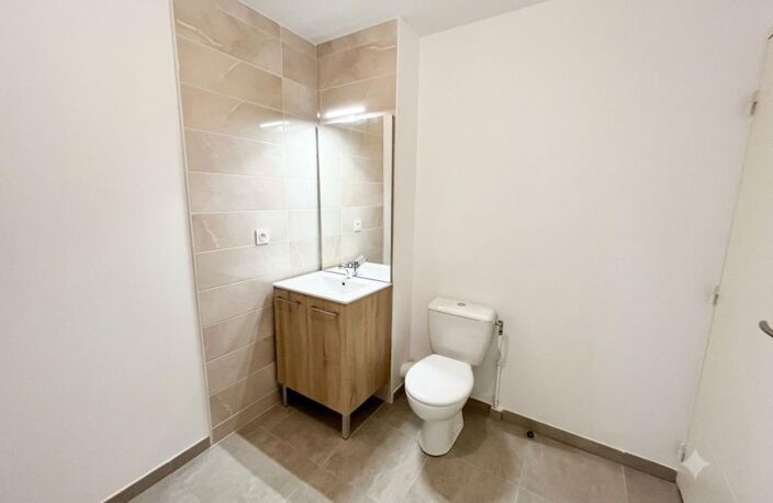 APPARTEMENT À LOUER – Magnifique Studio de 25 m² avec terrasse et parking – ISTRES — photo 5