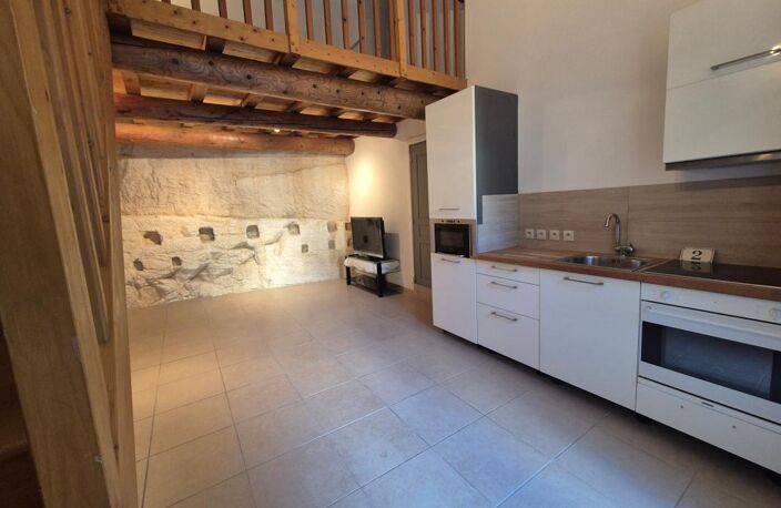 À LOUER – Maison de ville meublée avec extérieur à Orgon — photo 3