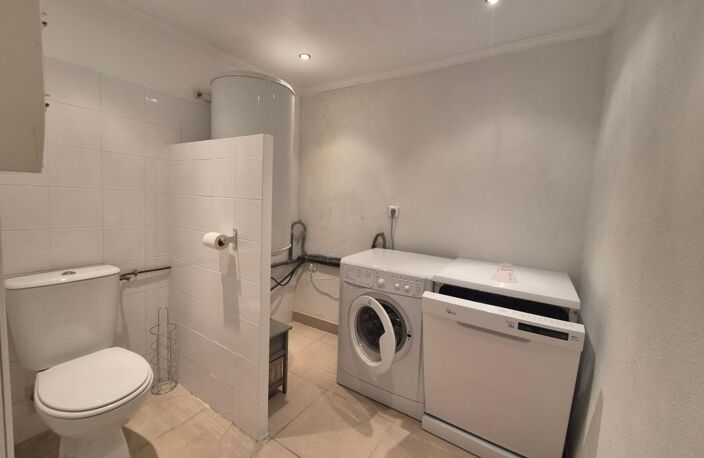 À LOUER – Maison de ville meublée avec extérieur à Orgon — photo 5