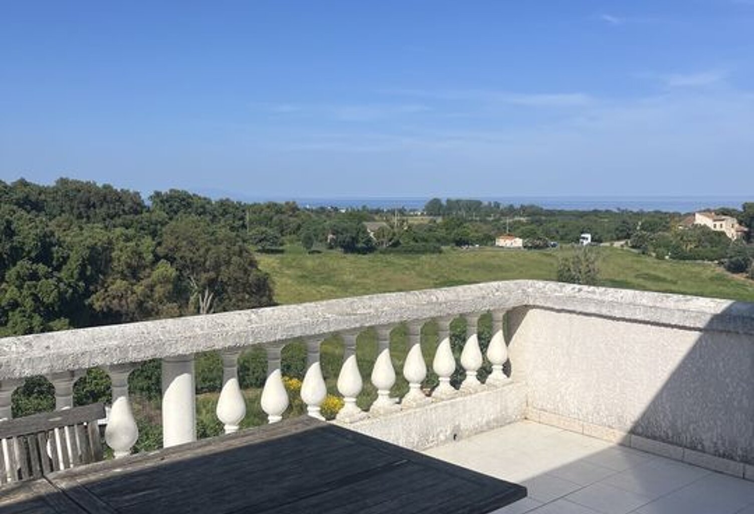 T4 vide Talasani Haut-de-villa — photo 1
