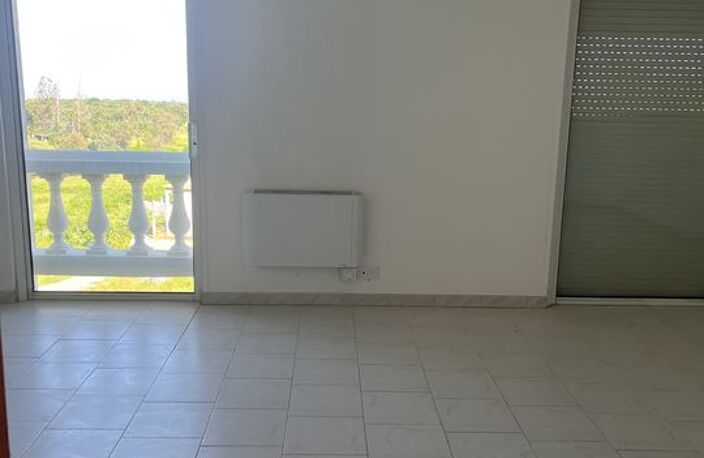 T4 vide Talasani Haut-de-villa — photo 2