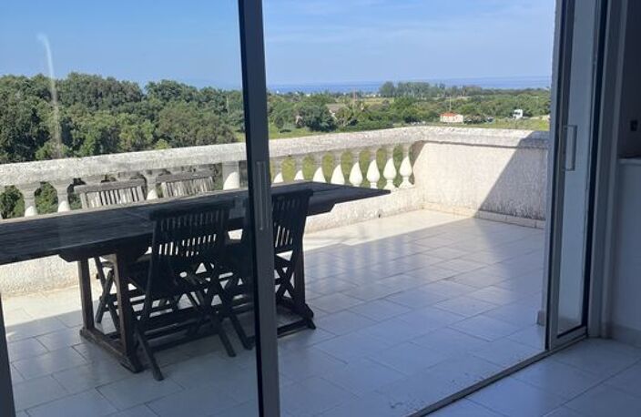 T4 vide Talasani Haut-de-villa — photo 3