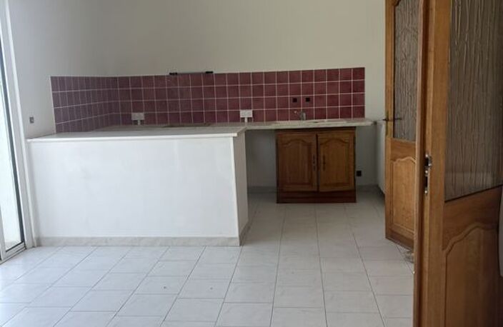 T4 vide Talasani Haut-de-villa — photo 4