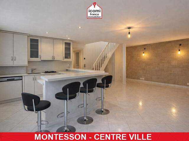 YVELINES - Montesson (78360) - A VENDRE - APPARTEMENT DUPLEX AU 1ER ET COMBLES DE 65 M² - PIECE DE VIE DE 35M - 1/2 COUCHAGES - PARKING - CALME - ESPACES COMMUNS ARBORES - RARE — photo du bien