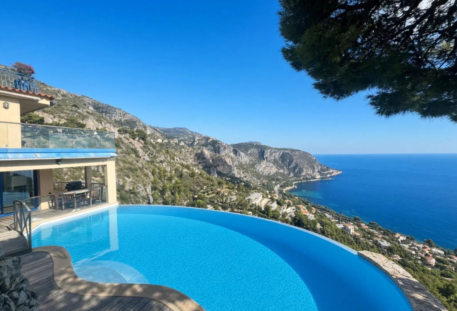 Villa de charme surplombant la Baie d'Eze — photo 1