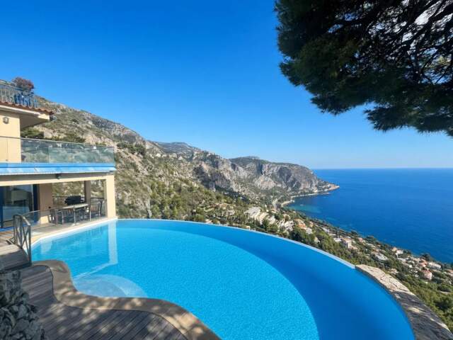 Villa de charme surplombant la Baie d'Eze — photo du bien