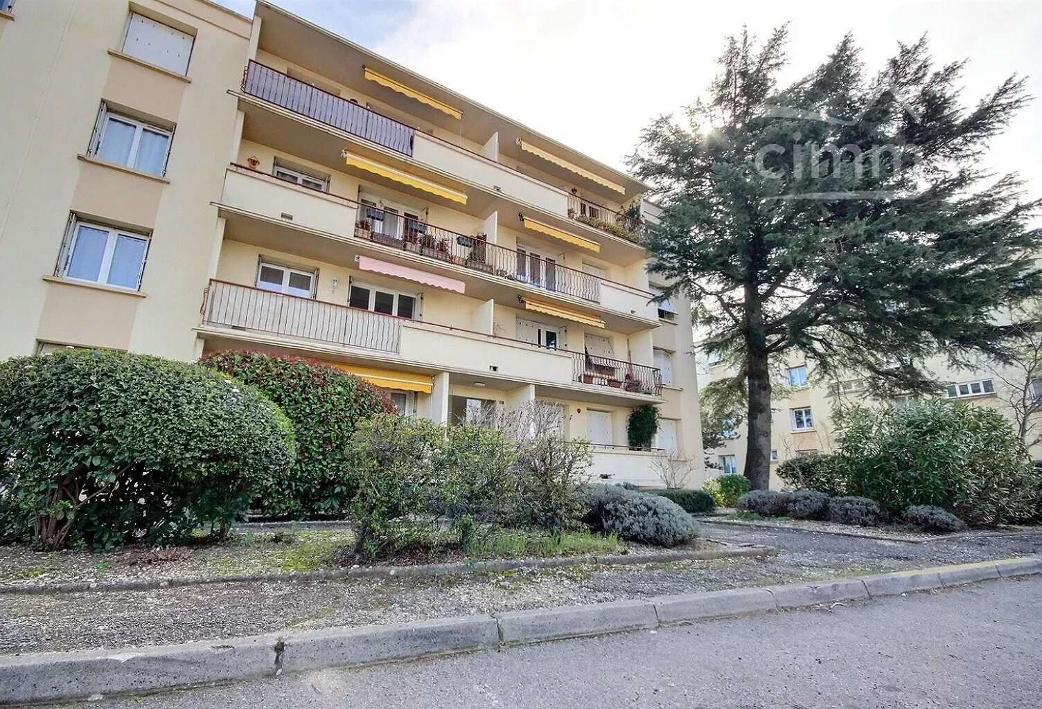 À VENDRE MONTÉLIMAR - APPARTEMENT T3 + BALCON + CAVE + GARAGE — photo 1