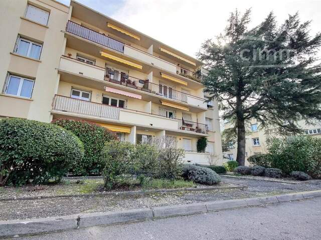 À VENDRE MONTÉLIMAR - APPARTEMENT T3 + BALCON + CAVE + GARAGE — photo du bien
