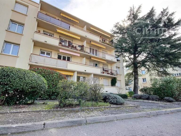 À VENDRE MONTÉLIMAR - APPARTEMENT T3 + BALCON + CAVE + GARAGE — photo 1