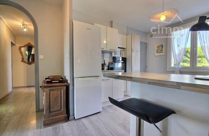 À VENDRE MONTÉLIMAR - APPARTEMENT T3 + BALCON + CAVE + GARAGE — photo 2