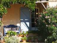A vendre, Gers: Magnifique propriété de caractère très confortable de 1650 alliant cachet, intimité et confort moderne, 3/4 chambres, grand jardin arboré de 7 000 m² offrant une vue sur la campagne et les Pyrénées. Maison économe, panneaux solaires — photo 3