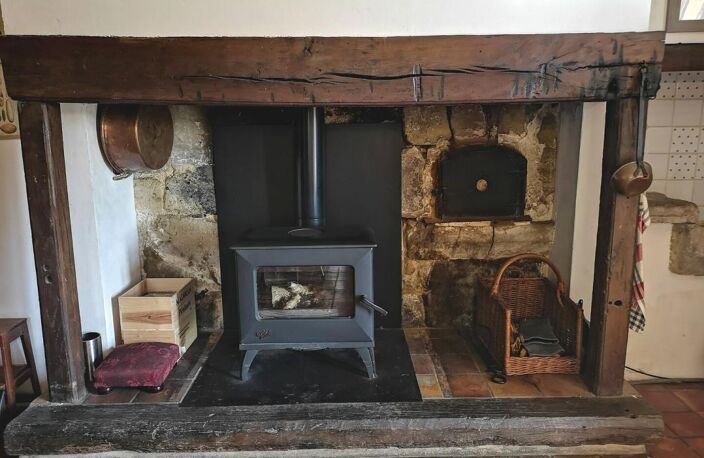 A vendre, Gers: Magnifique propriété de caractère très confortable de 1650 alliant cachet, intimité et confort moderne, 3/4 chambres, grand jardin arboré de 7 000 m² offrant une vue sur la campagne et les Pyrénées. Maison économe, panneaux solaires — photo 5