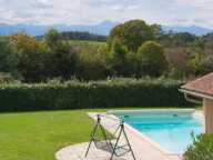 À vendre, proche Trie-sur-Baïse (Hautes-Pyrénées): Maison avec 3 chambres; jardin clos de 1 313 m² avec terrasse d'été et piscine. Superbes vues sur les montagnes et la campagne, situation rurale mais proche de la ville — photo 2