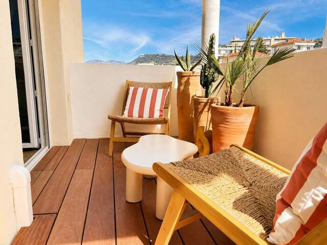 NICE LE PORT - 2 pièces avec terrasse — photo du bien