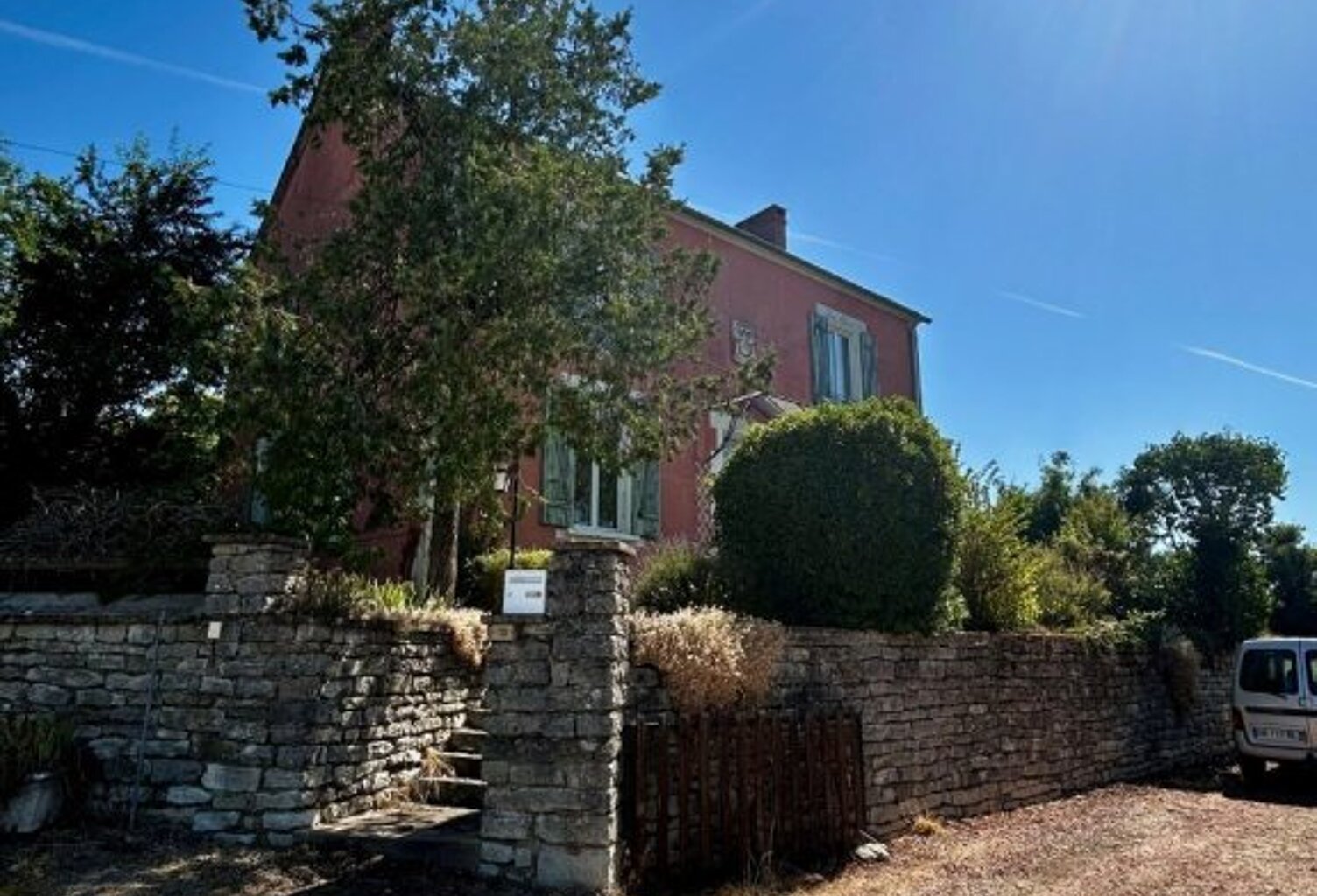 JOLIE MAISON DE CAMPAGNE AVEC DEPENDANCES ET GRAND TERRAIN — photo 1