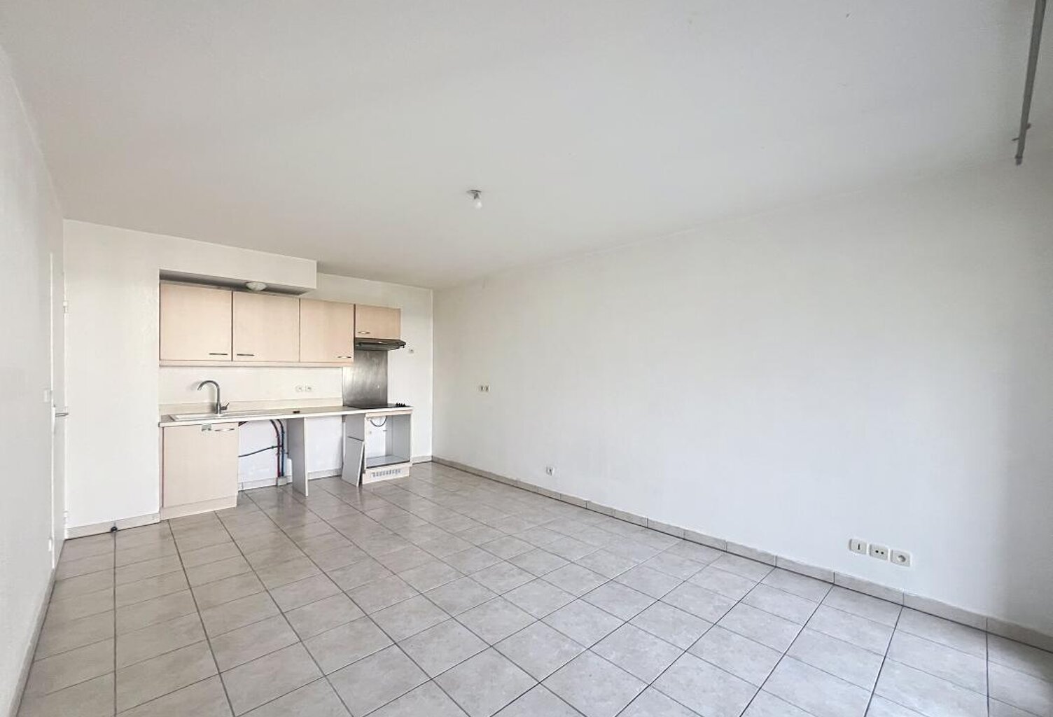 Appartement T2 À Louer - Terrasse - Parking - Montfavet — photo 1