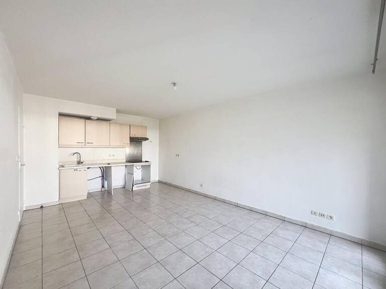 Appartement T2 À Louer - Terrasse - Parking - Montfavet — photo 1