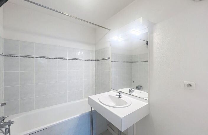 Appartement T2 À Louer - Terrasse - Parking - Montfavet — photo 5