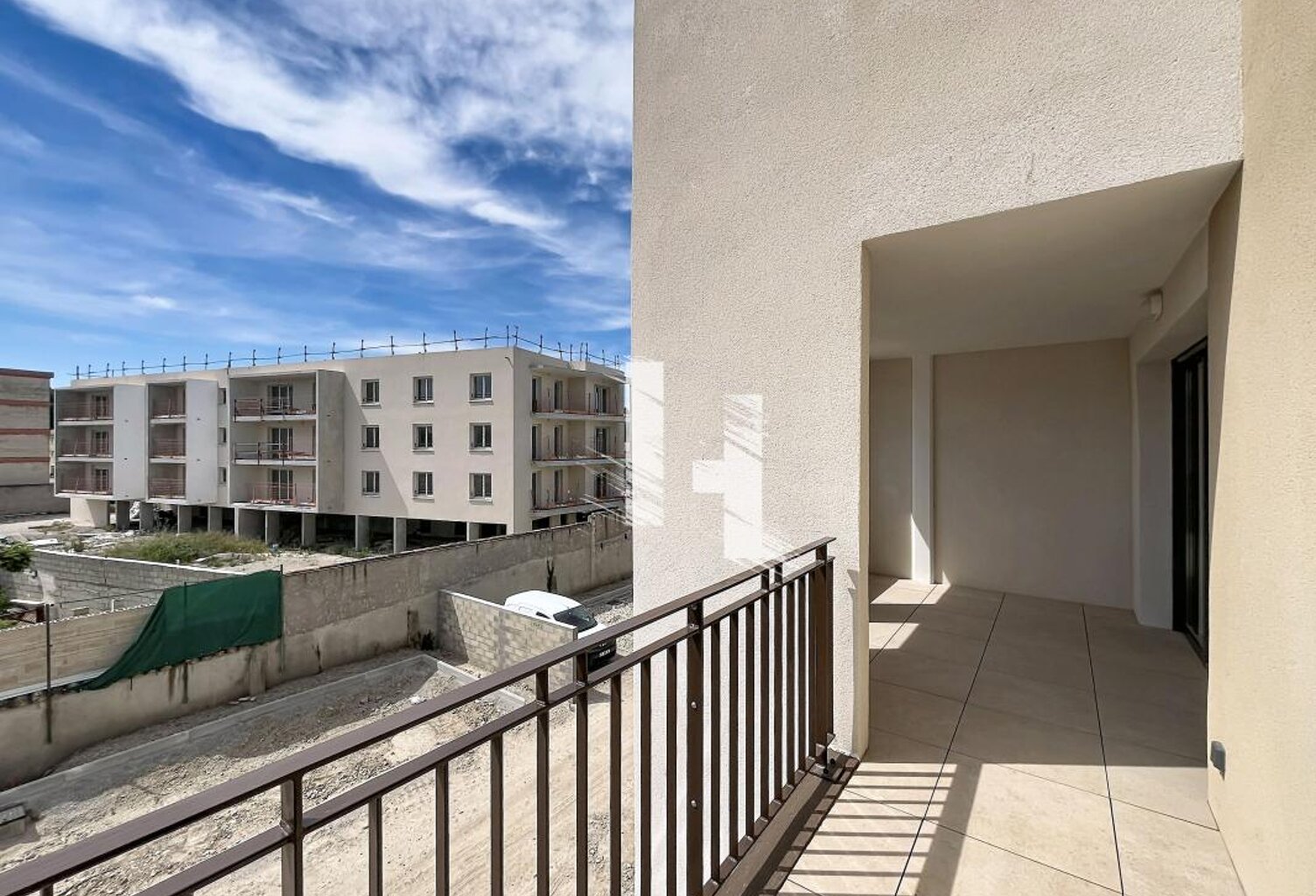 Appartement T2 - Balcon - À Louer - LE PONTET — photo 1