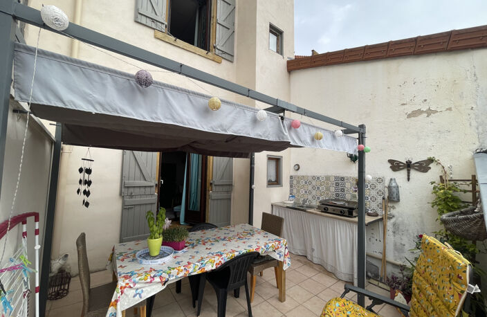 Maison de village avec terrasse et local commercial — photo 2