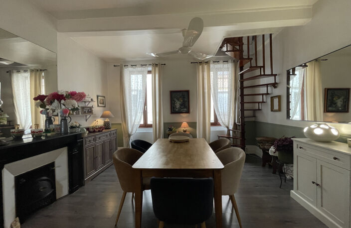 Maison de village avec terrasse et local commercial — photo 4