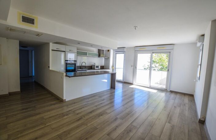 Lumineux T4 de 77 m² avec balcon et garage — Avignon — photo 2