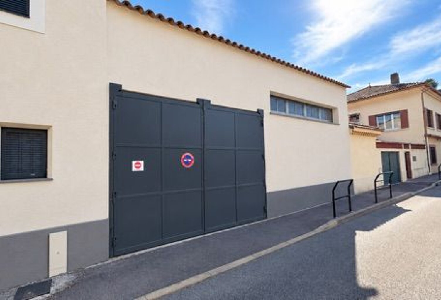 Hangar au coeur du village — photo 1
