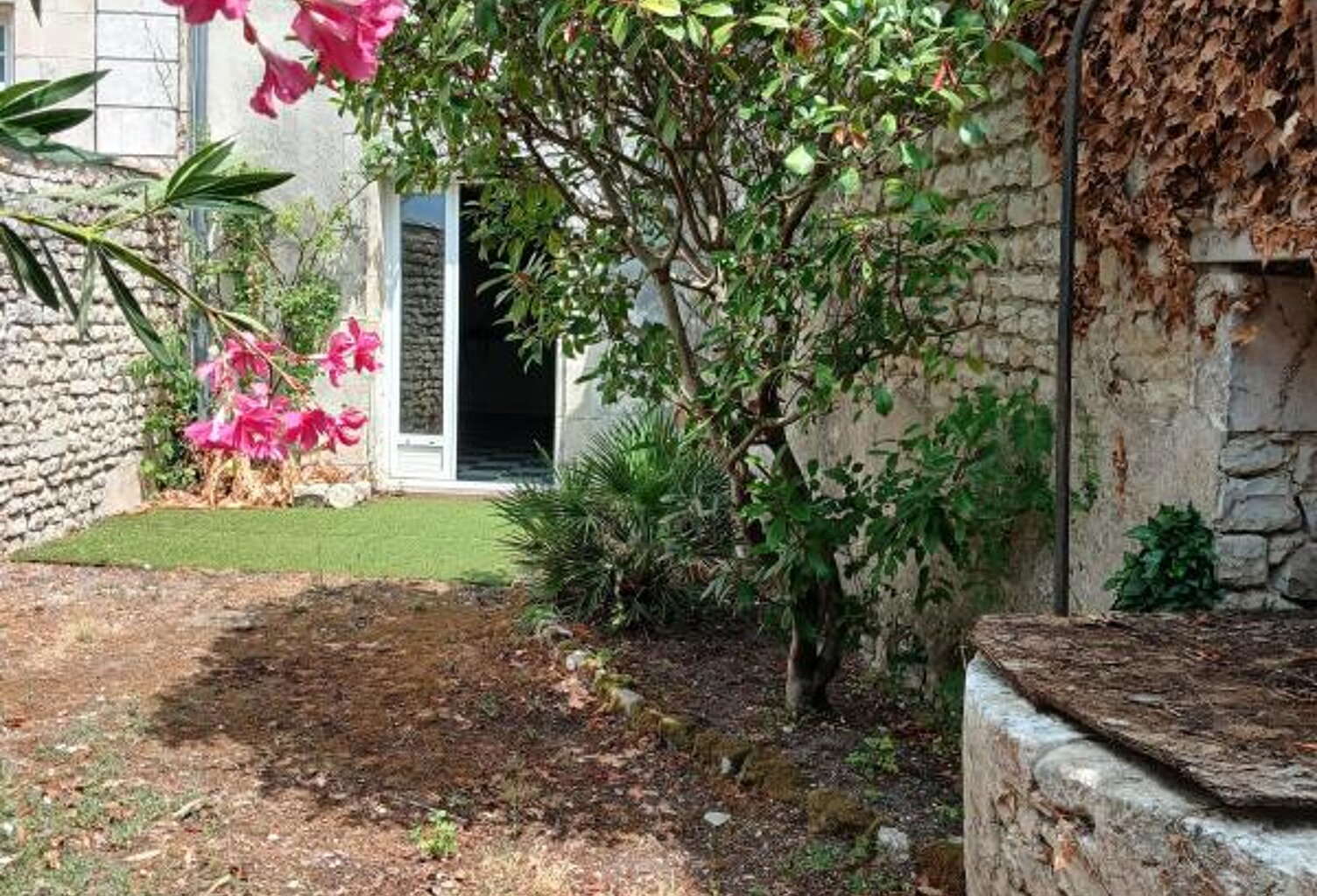 PETITE MAISON DE BOURG — photo 1