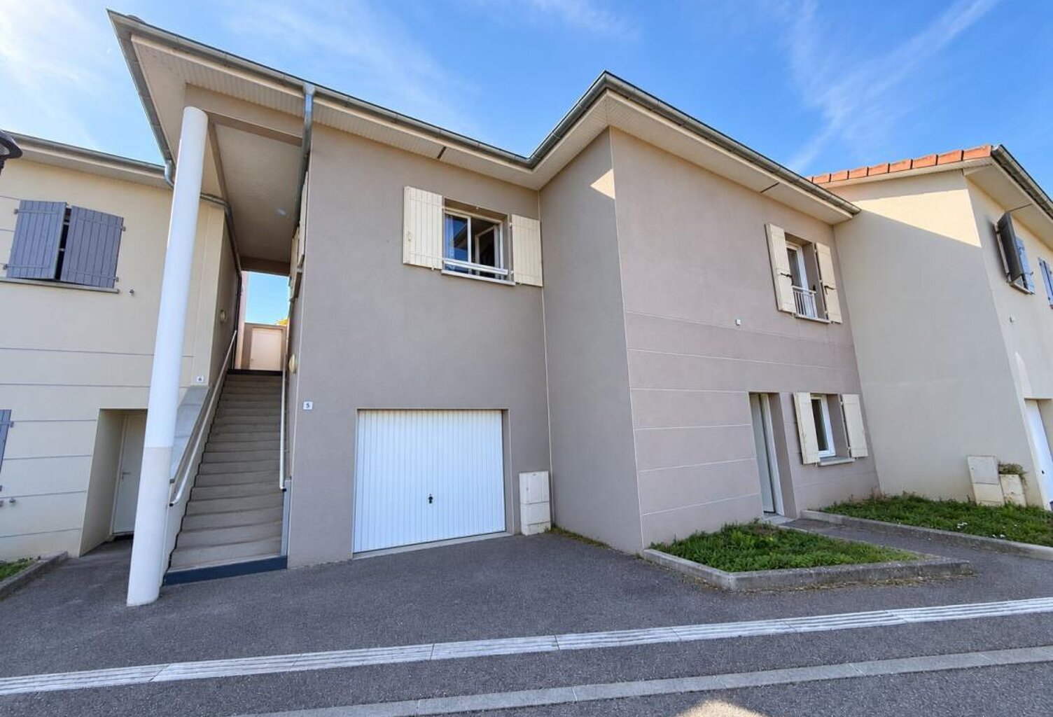 Maison à Pont-Évêque avec jardin et garage — photo 1