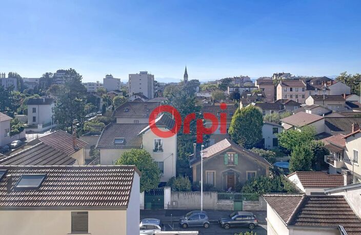 T2 BIS Dernier étage Montchat Lumineux et sans vis à vis — photo 3