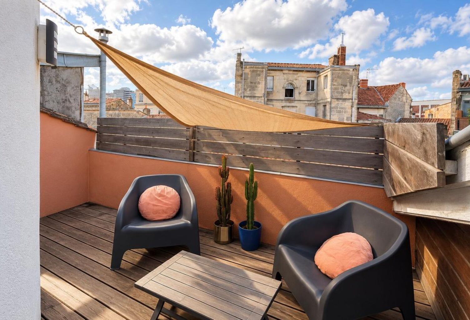 T3 meublé rénové de 79 m² Lumineux / Climatisation — photo 1