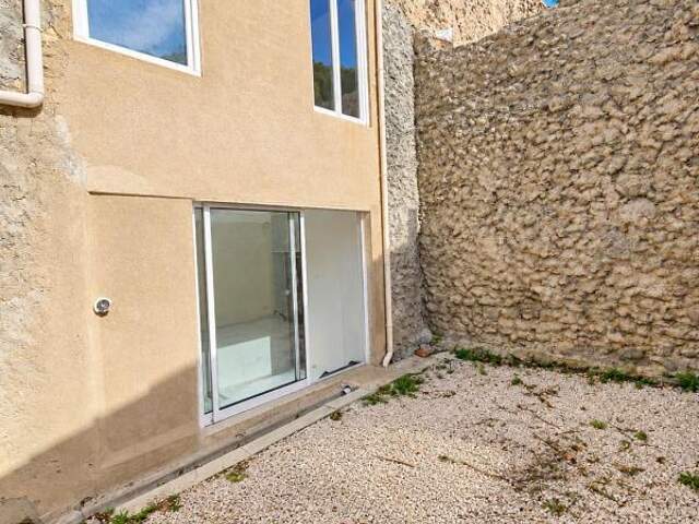 BESSAN - IMMEUBLE DE RAPPORT 2 appartements T3 + COUR + COMBLES — photo du bien