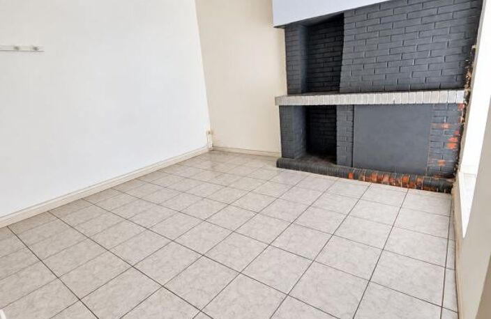 BESSAN - IMMEUBLE DE RAPPORT 2 appartements T3 + COUR + COMBLES — photo 2